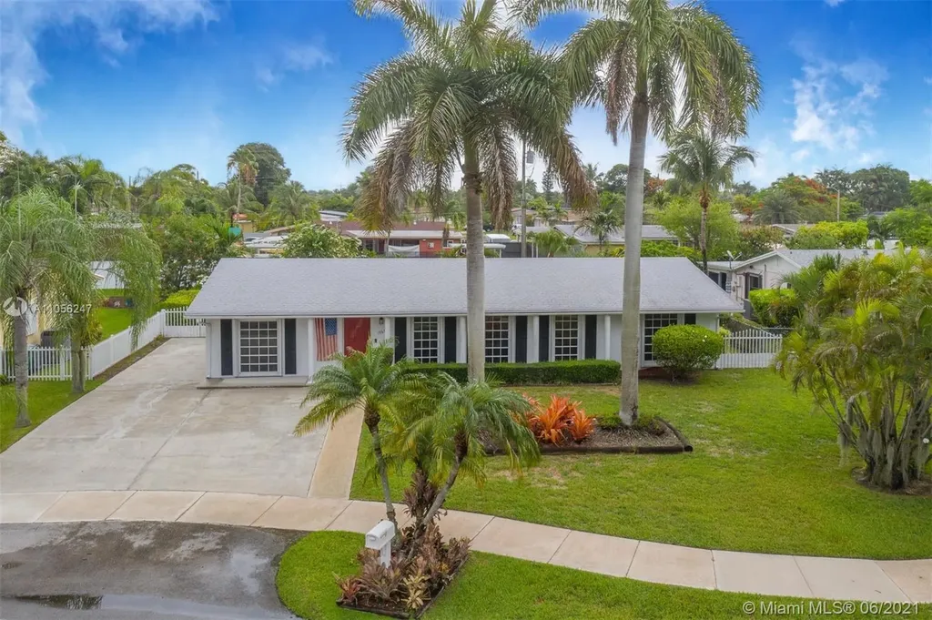 19635 SW 99th Court Cutler Bay FL 33157