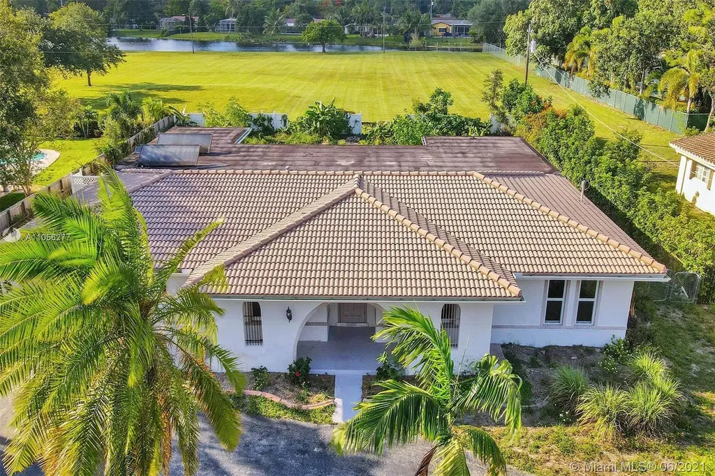 5721 SW 7th Street Plantation FL 33317