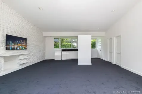 910 N Venetian Drive Miami FL 33139