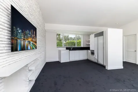 910 N Venetian Drive Miami FL 33139