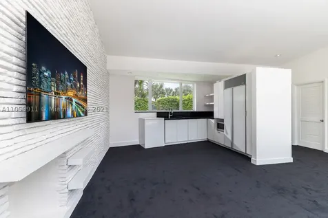 910 N Venetian Drive Miami FL 33139