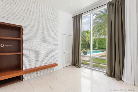 910 N Venetian Drive Miami FL 33139
