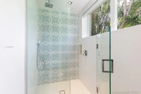 910 N Venetian Drive Miami FL 33139