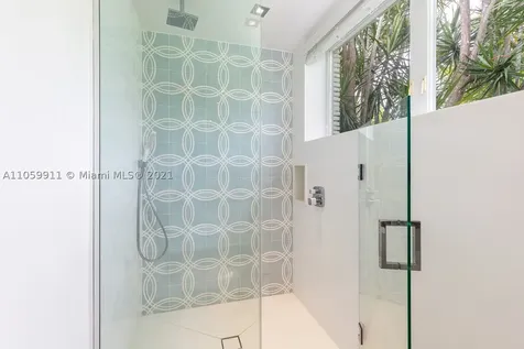 910 N Venetian Drive Miami FL 33139