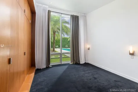 910 N Venetian Drive Miami FL 33139