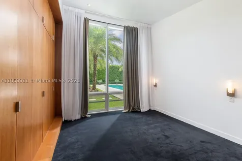 910 N Venetian Drive Miami FL 33139