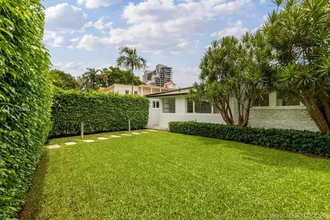 910 N Venetian Drive Miami FL 33139