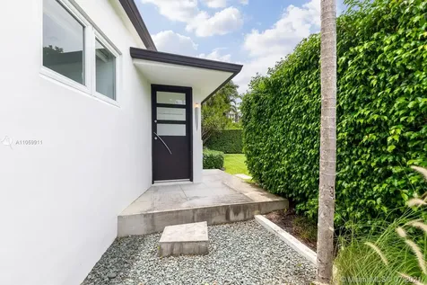 910 N Venetian Drive Miami FL 33139