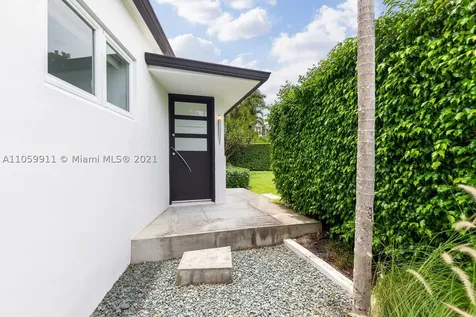 910 N Venetian Drive Miami FL 33139