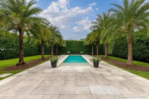 910 N Venetian Drive Miami FL 33139