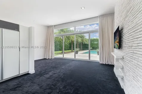 910 N Venetian Drive Miami FL 33139
