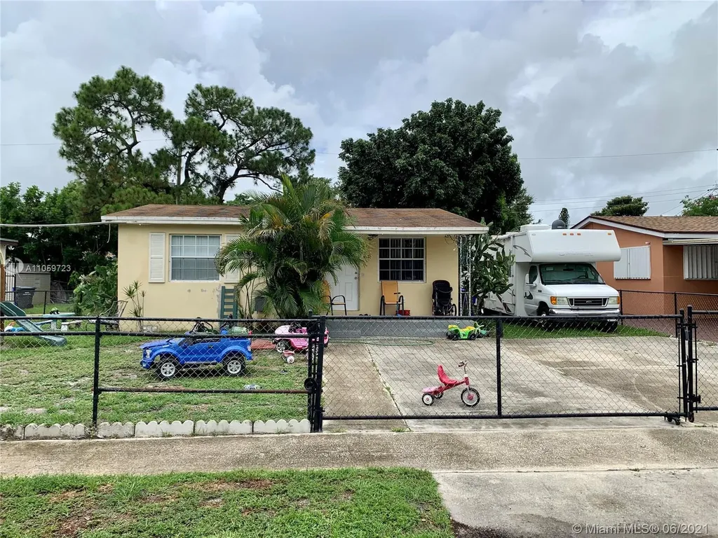 6436 Perry Street Hollywood FL 33024
