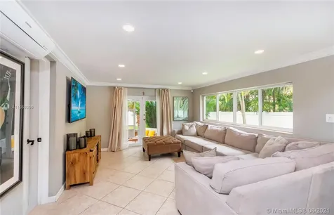 450 Forrest Drive Miami Springs FL 33166