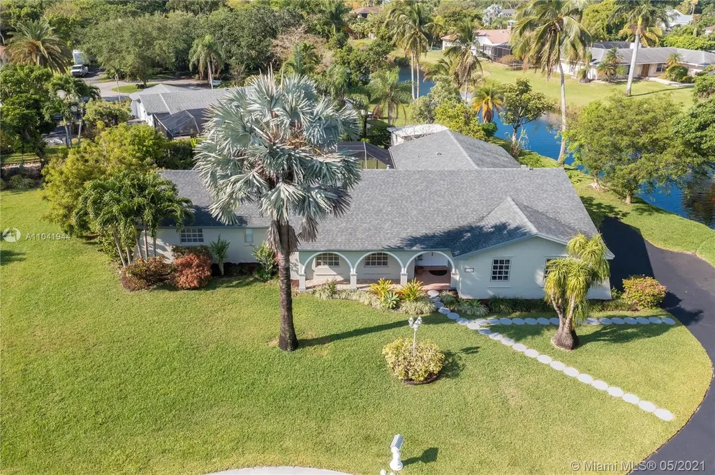 7720 SW 168th Terrace Palmetto Bay FL 33157