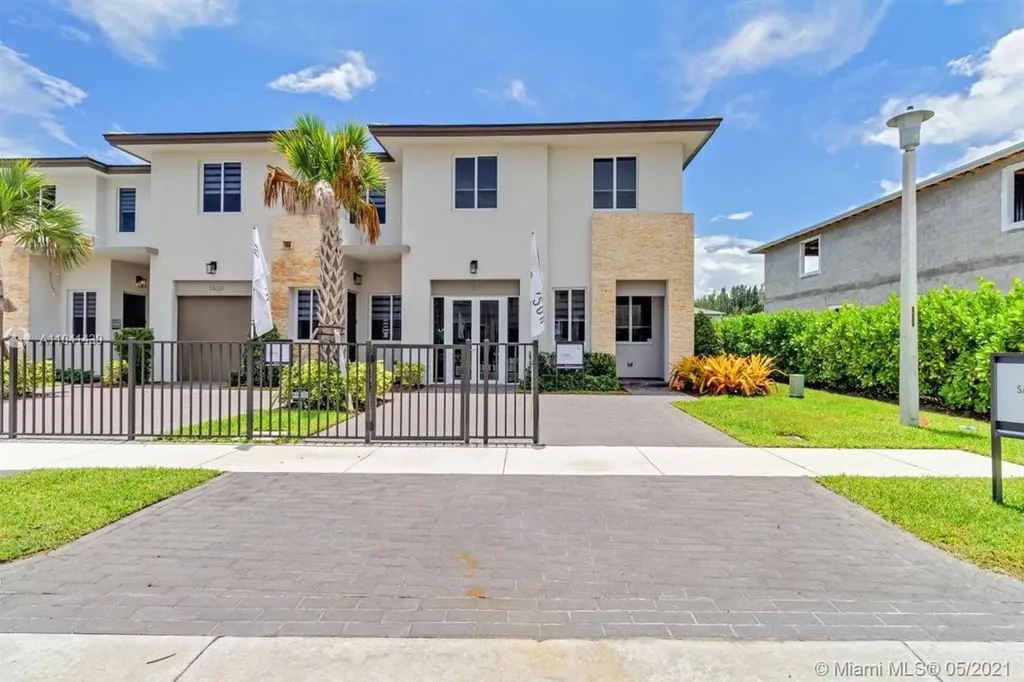 1611 Pioneer Way Royal Palm Beach FL 33411