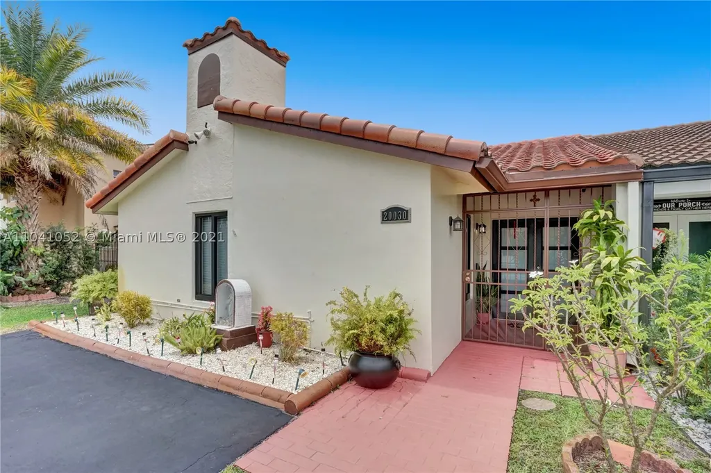 20030 E Oakmont Circle Hialeah FL 33015