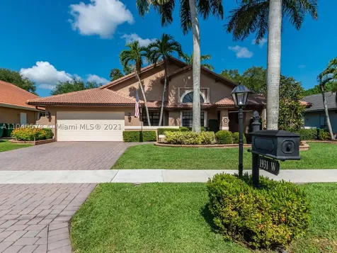 1931 W Oak Knoll Circle Davie FL 33324
