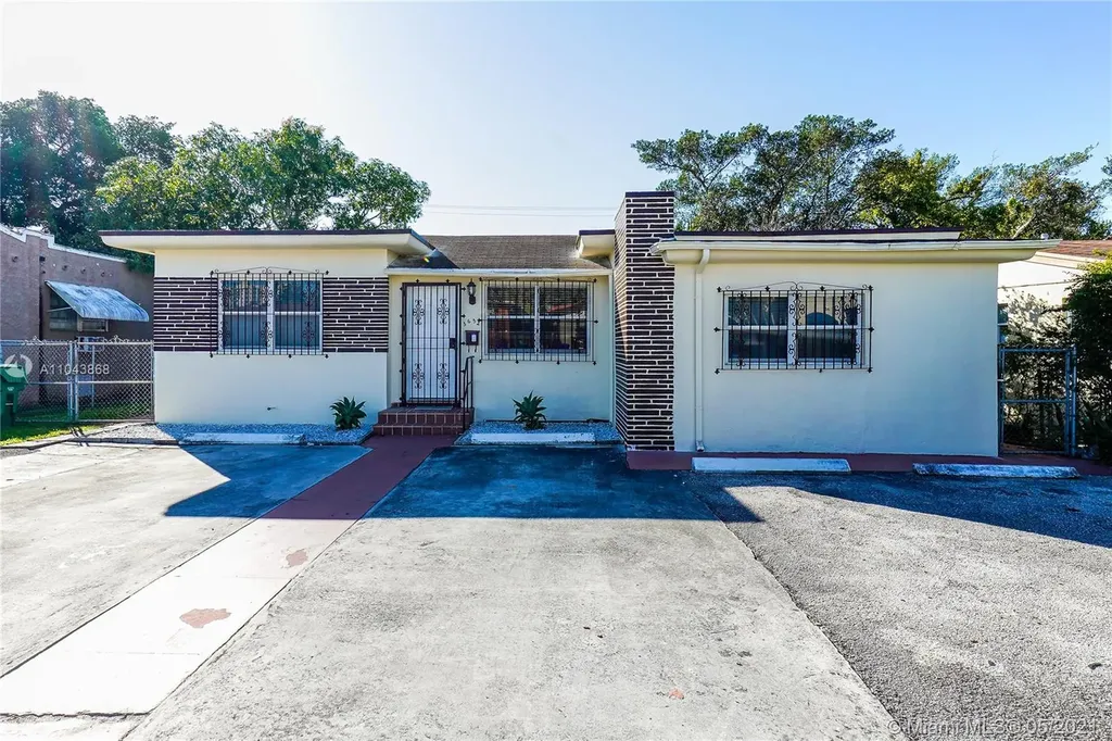 3652 SW 24th Terrace Miami FL 33145