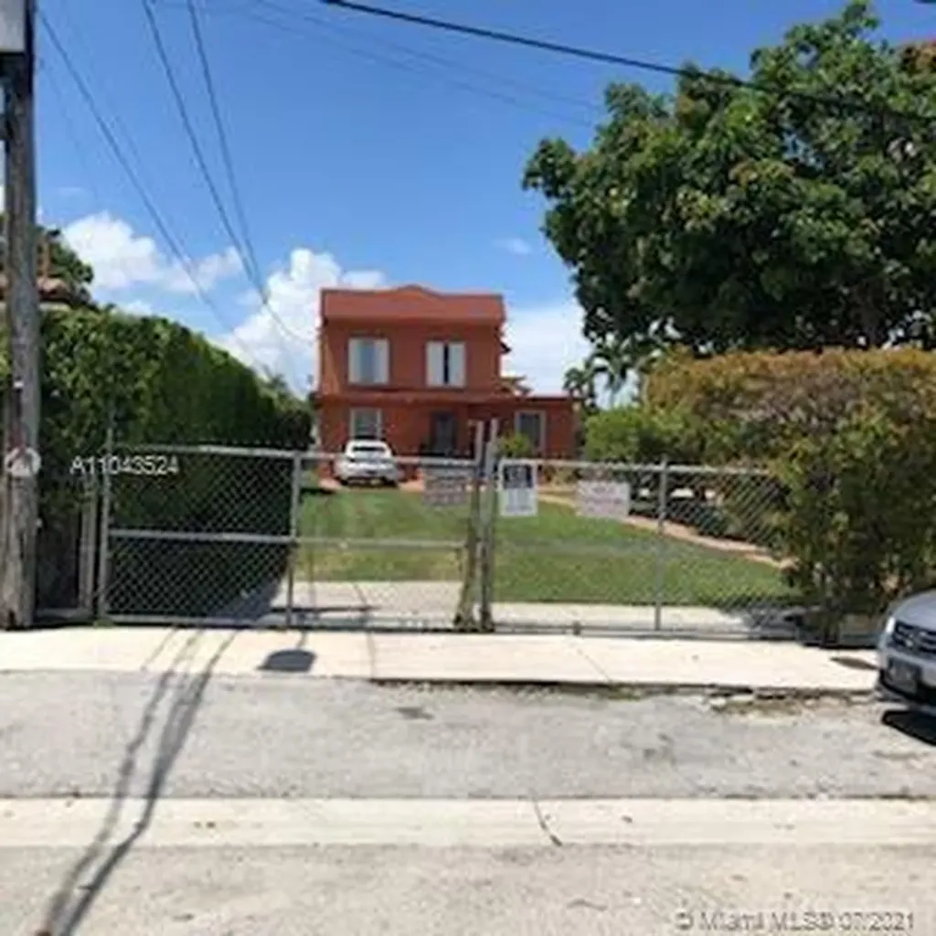 1027 SW 12th Street Miami FL 33129
