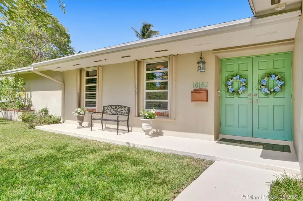 16162 SW 87th Court Palmetto Bay FL 33157