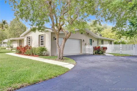 16162 SW 87th Court Palmetto Bay FL 33157