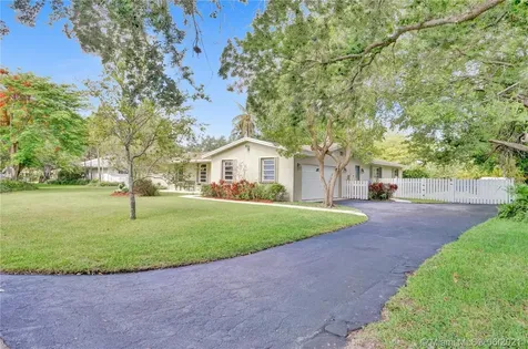 16162 SW 87th Court Palmetto Bay FL 33157