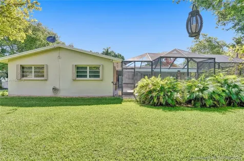 16162 SW 87th Court Palmetto Bay FL 33157