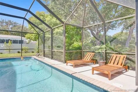 16162 SW 87th Court Palmetto Bay FL 33157
