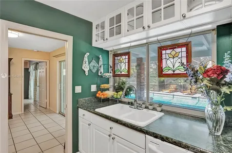 16162 SW 87th Court Palmetto Bay FL 33157