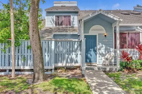 1828 Racquet Court North Lauderdale FL 33068