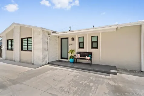 15923 Fairway Heights Boulevard Miami FL 33157