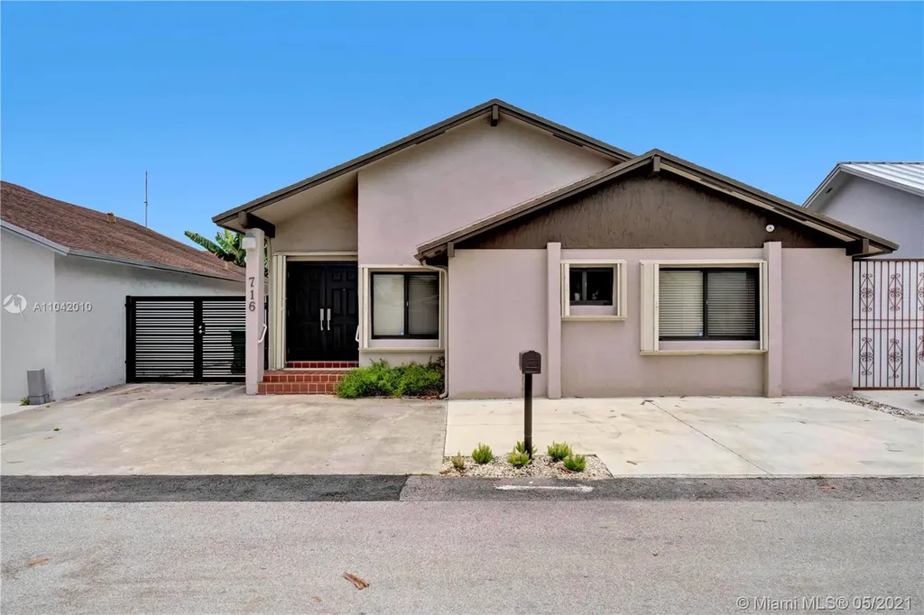 716 SW 100th Court Circle Miami FL 33174