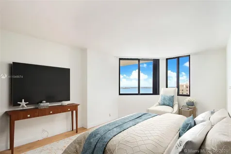 520 Brickell Key Drive Miami FL 33131
