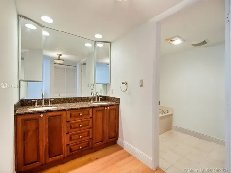 520 Brickell Key Drive Miami FL 33131