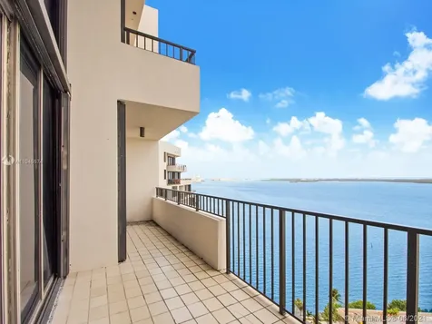 520 Brickell Key Drive Miami FL 33131