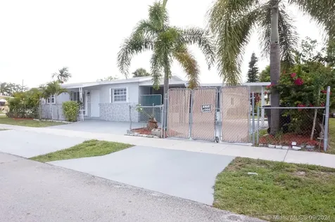 3520 SW 41st Avenue West Park FL 33023
