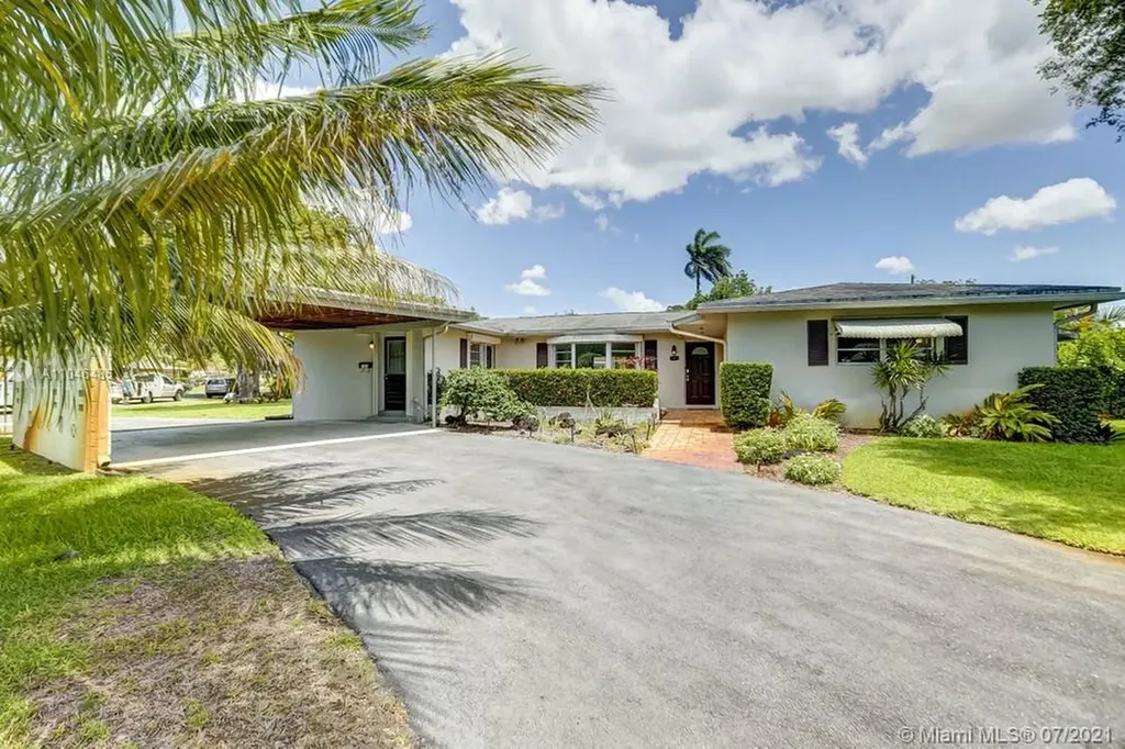 102 SW 61st Avenue Plantation FL 33317