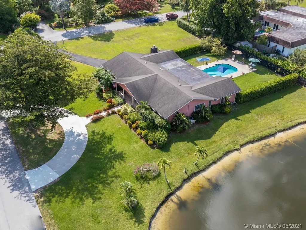 4261 SW 109th Avenue Davie FL 33328