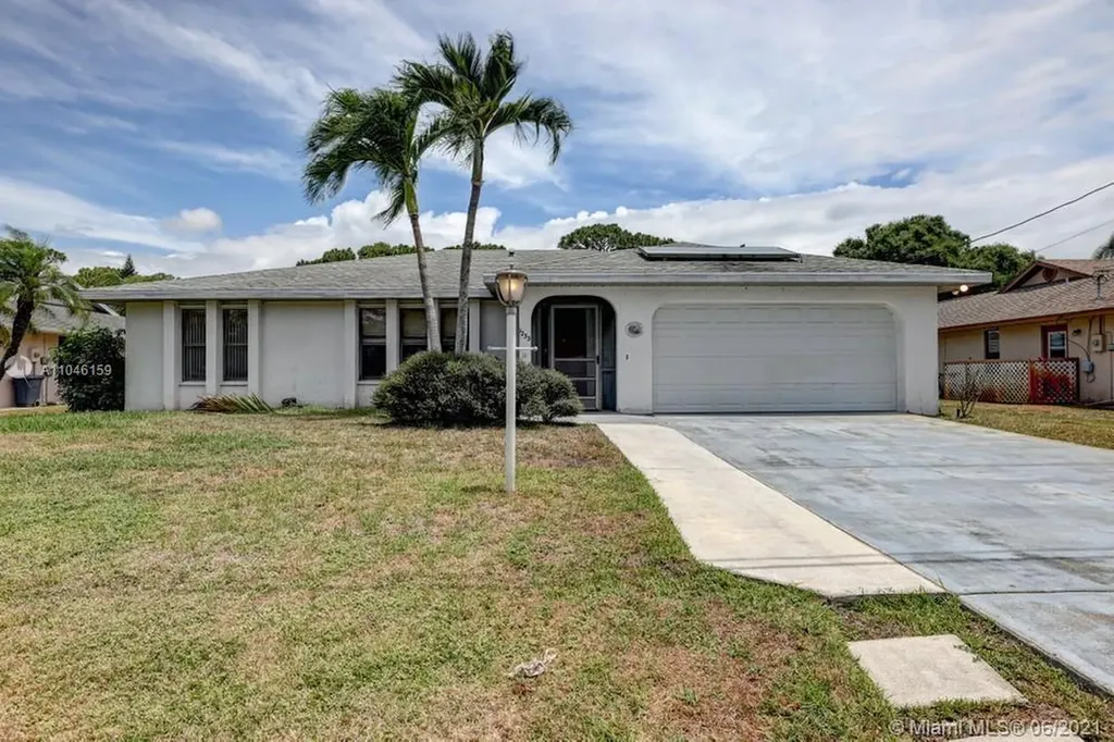 1233 SE Mcfarlane Avenue Port St. Lucie FL 34952