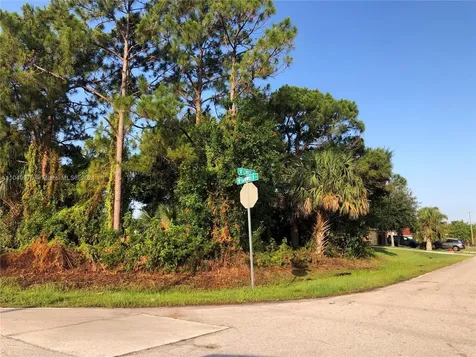 1202 SW Crost Avenue Port St. Lucie FL 34953