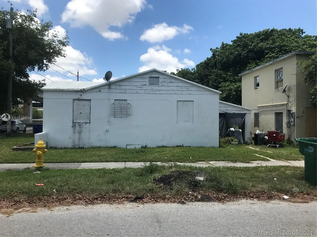 1301 NW 40th Street Miami FL 33142