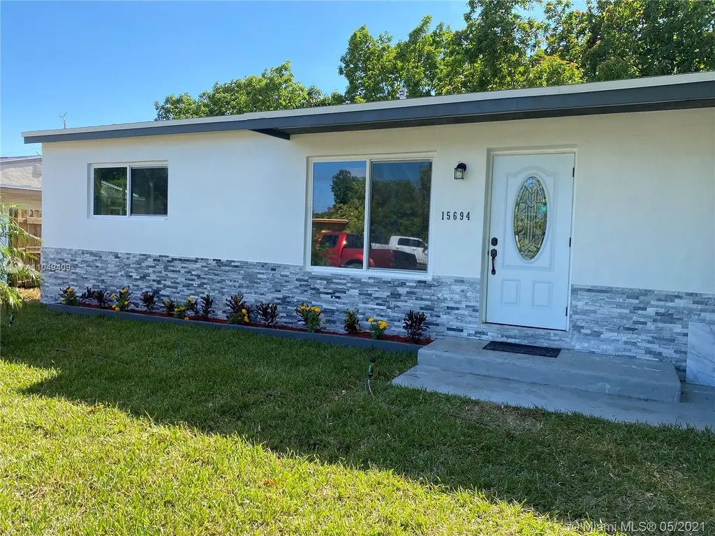 15694 NE 12th Avenue North Miami Beach FL 33162
