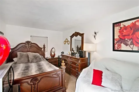 250 NE 170th Street North Miami Beach FL 33162