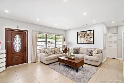 250 NE 170th Street North Miami Beach FL 33162