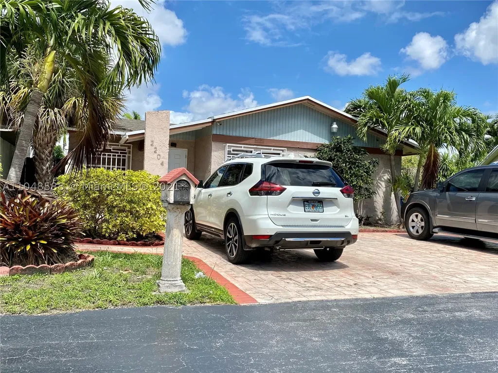 2204 SW 106th Court Miami FL 33165