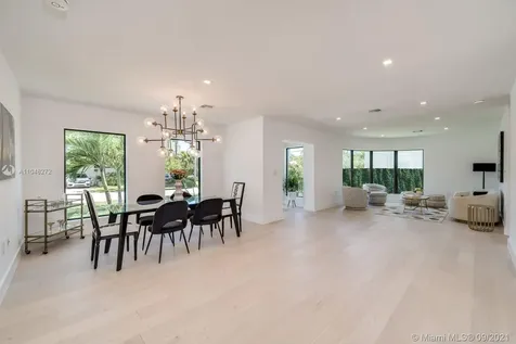 910 W 43rd Court Miami Beach FL 33140