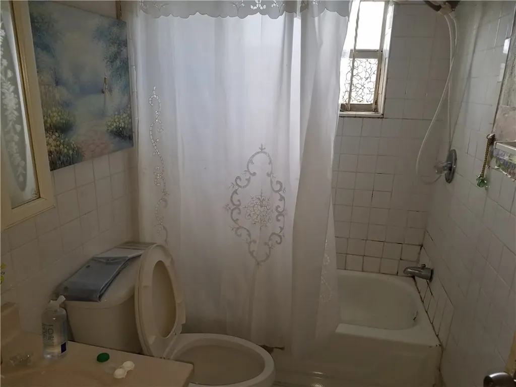 6385 Pinetree Drive Circle Miami Beach FL 33141