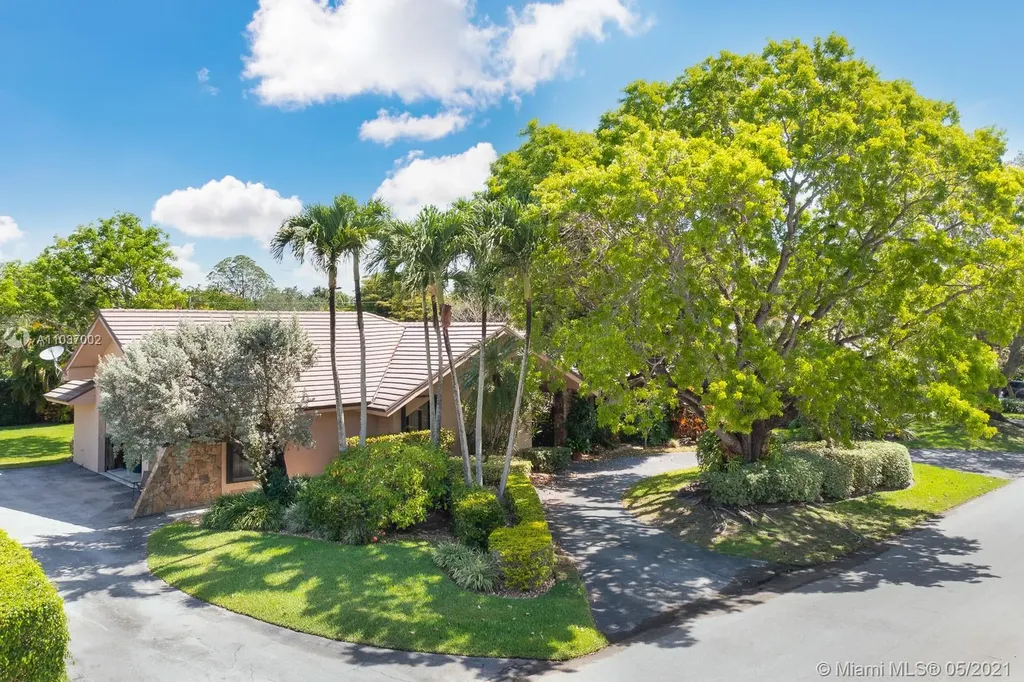 7525 SW 115th Street Pinecrest FL 33156