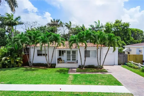 570 NE 111th Street Miami FL 33161