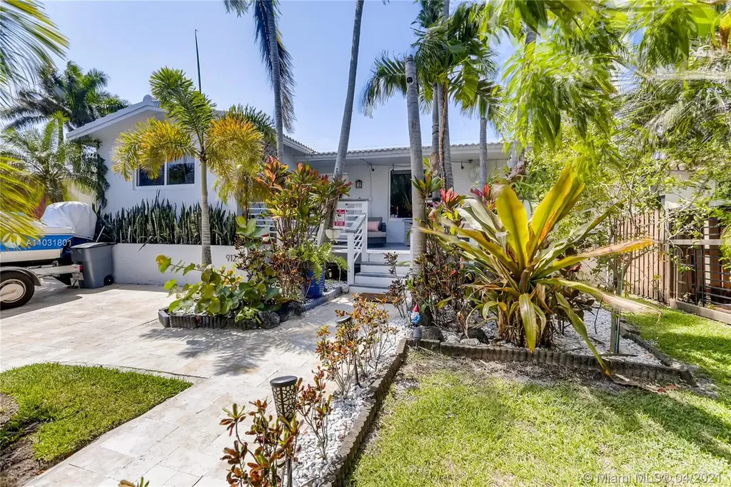 912 Johnson Street Hollywood FL 33019